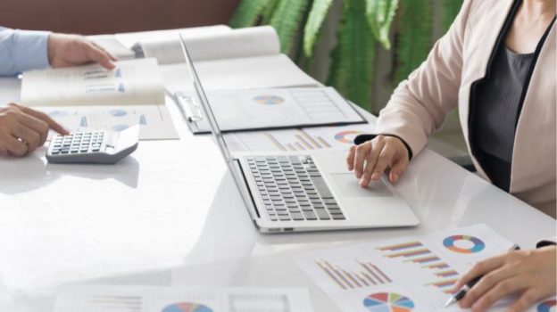 Performance Reviews Or Continuous Feedback: The Right Approach To Learner Evaluation And Engagement